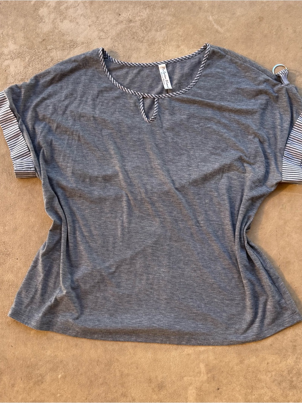 Women’s Gray Short-Sleeve Knit Top with Stripe Trim